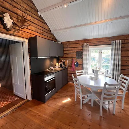 Charming In Nyaraló Henningsvær