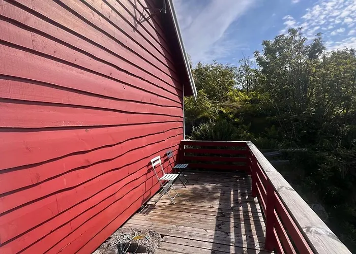 Charming In * Henningsvær